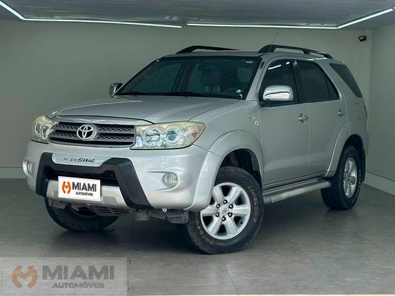 TOYOTA HILUX SW4 2.7 SR 4X2 16V GASOLINA 4P AUTOMÁTICO